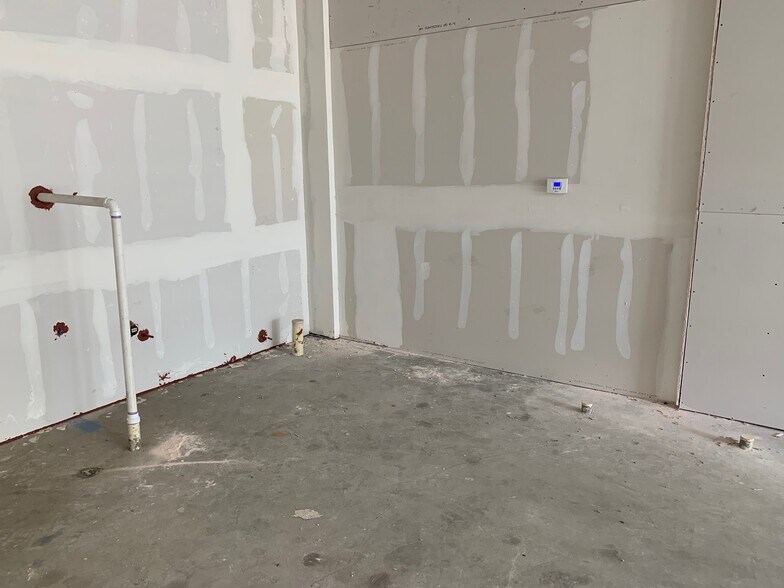 More Photos Of 6101-6115 Washington St, Denver Warehouse For Lease