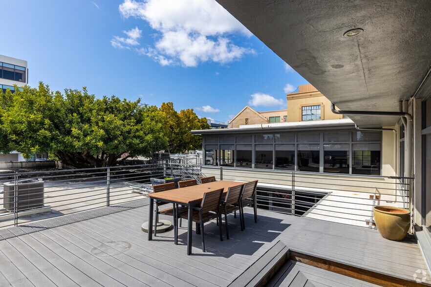 More Photos Of 541-547 Bryant St, Palo Alto Loft Creative Space For Lease