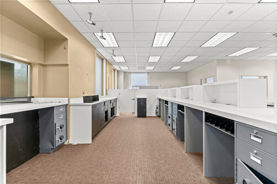 More Photos Of 23700 Goddard Rd, Taylor Bank For Lease