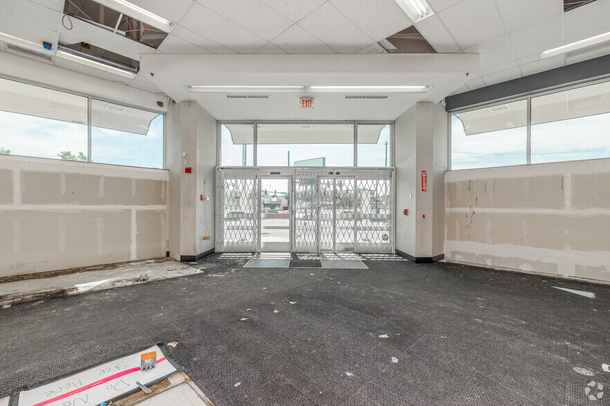 More Photos Of 1555 S Broadway, Wichita Drugstore For Sale