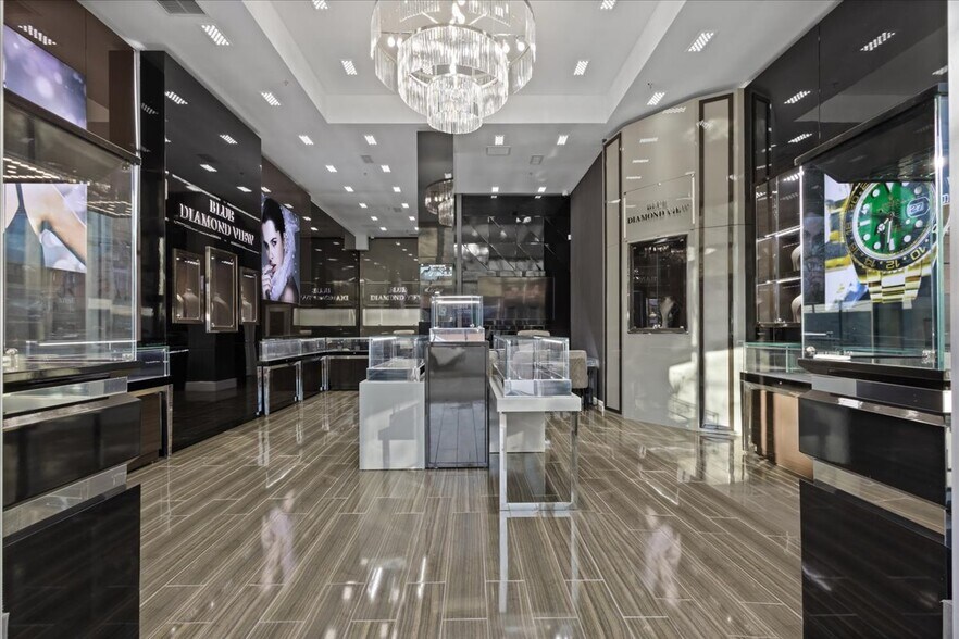 More Photos Of 256 Pharr Rd NE, Atlanta General Retail For Lease