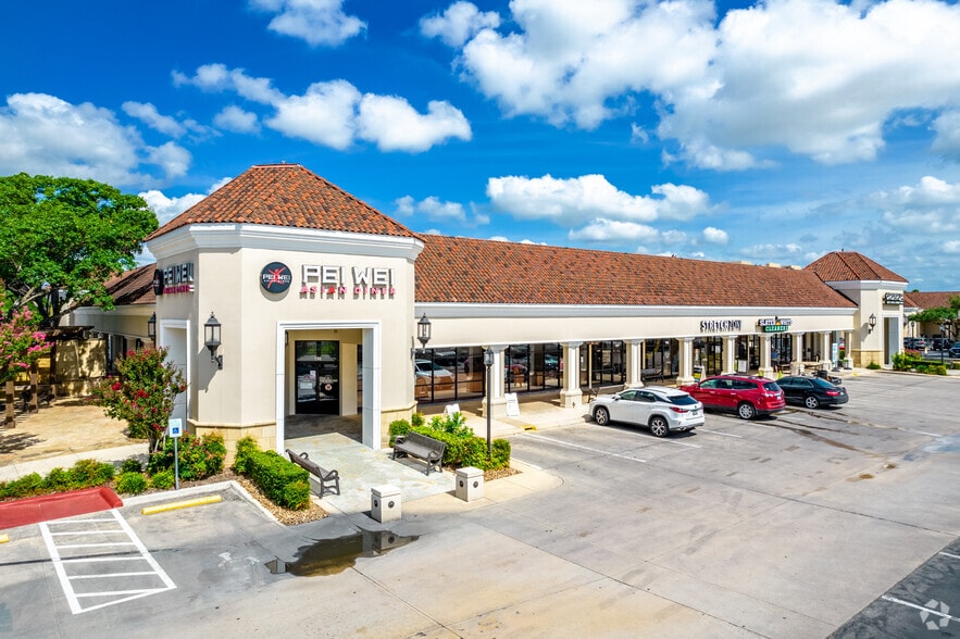 More Photos Of 999 E Basse Rd, San Antonio Unknown For Lease