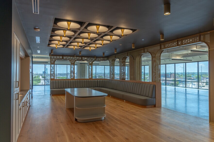 More Photos Of 1333 Oak Lawn Ave, Dallas Office For Lease