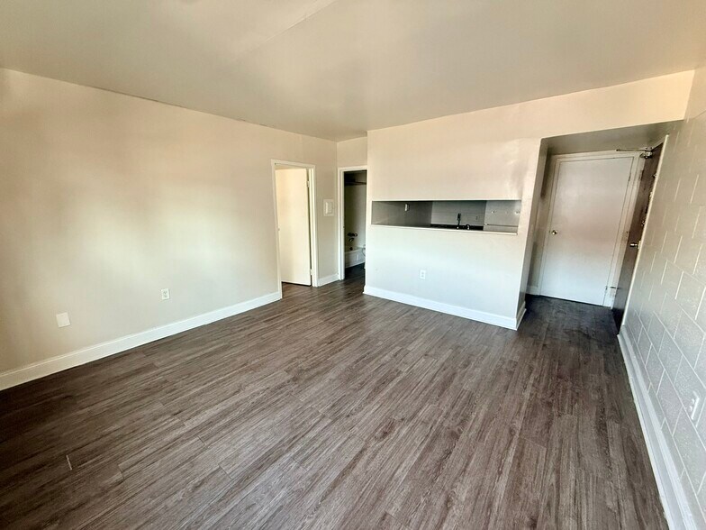 More Photos Of 911-913 Rogers Pl, Cincinnati Apartments For Sale