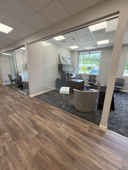 More Photos Of 6683 Reese Rd, Memphis Showroom For Sale