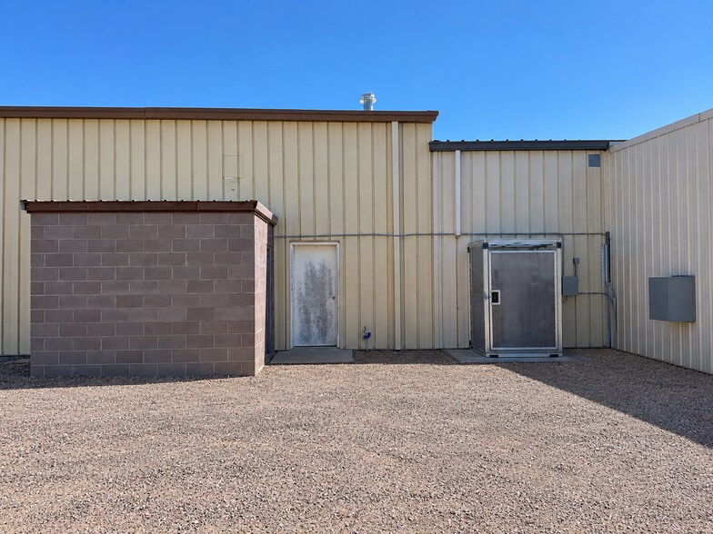 More Photos Of 440 Charmony Frontage Rd, Sterling Warehouse For Lease