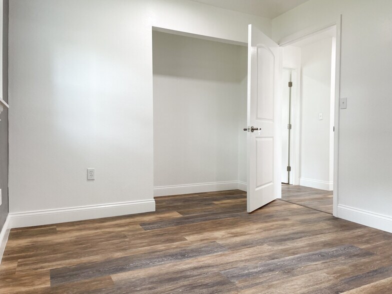 More Photos Of 1005 N Church Ave, Mulberry Medical For Lease