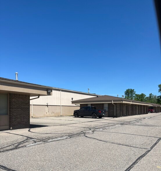 4960049650 Martin Dr, Wixom, MI 48393 Industrial For Lease