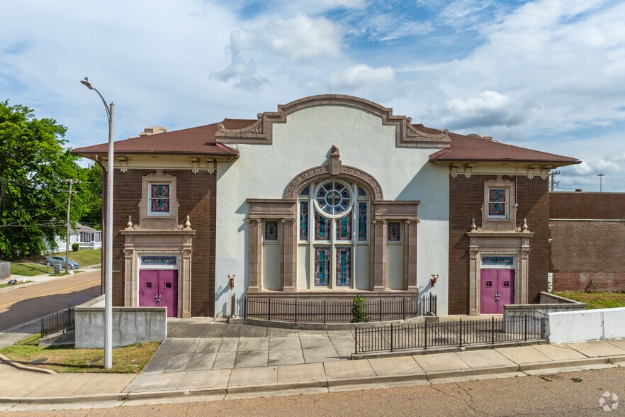 More Photos Of 1110 Faxon Ave, Memphis Religious Facility For Sale
