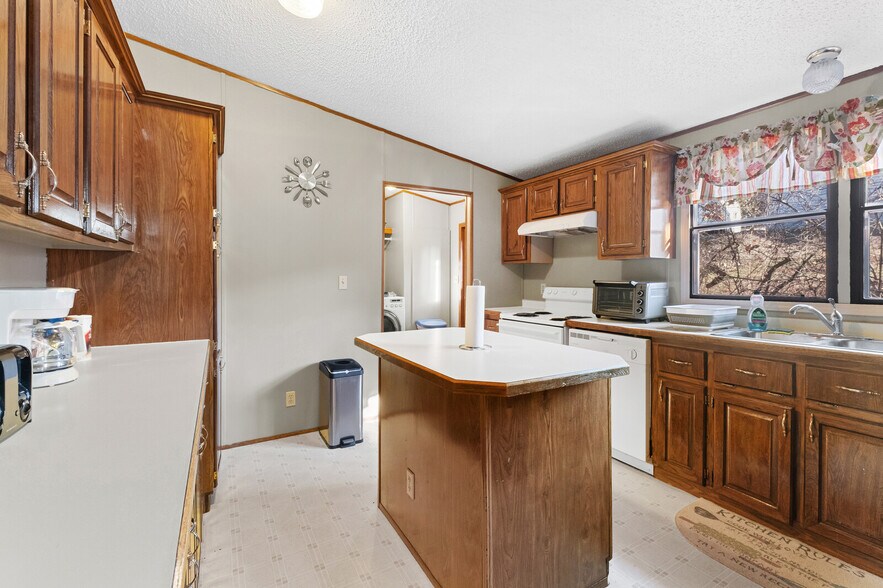 More Photos Of 7450 Highway 187, Eureka Springs Restaurant For Sale