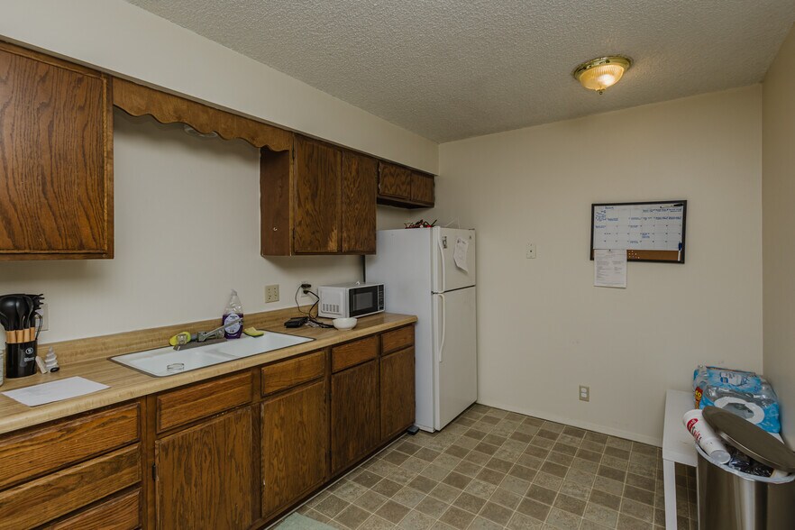 More Photos Of 401 E Avenue A, Hutchinson Apartments For Sale