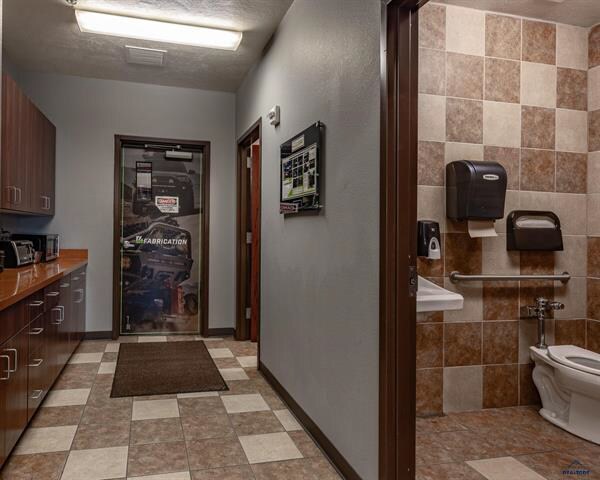 More Photos Of 1151 Industry Rd, Sturgis Manufacturing For Sale