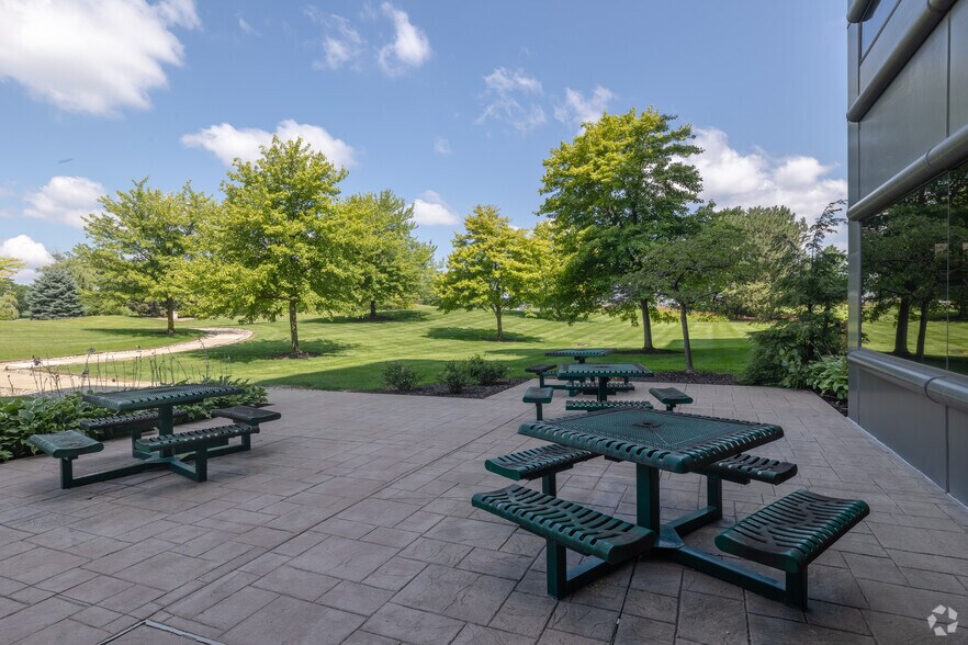 More Photos Of 4-6 Parklane Blvd, Dearborn Office For Lease