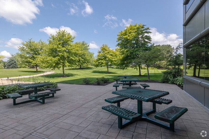 More Photos Of 4-6 Parklane Blvd, Dearborn Office For Lease