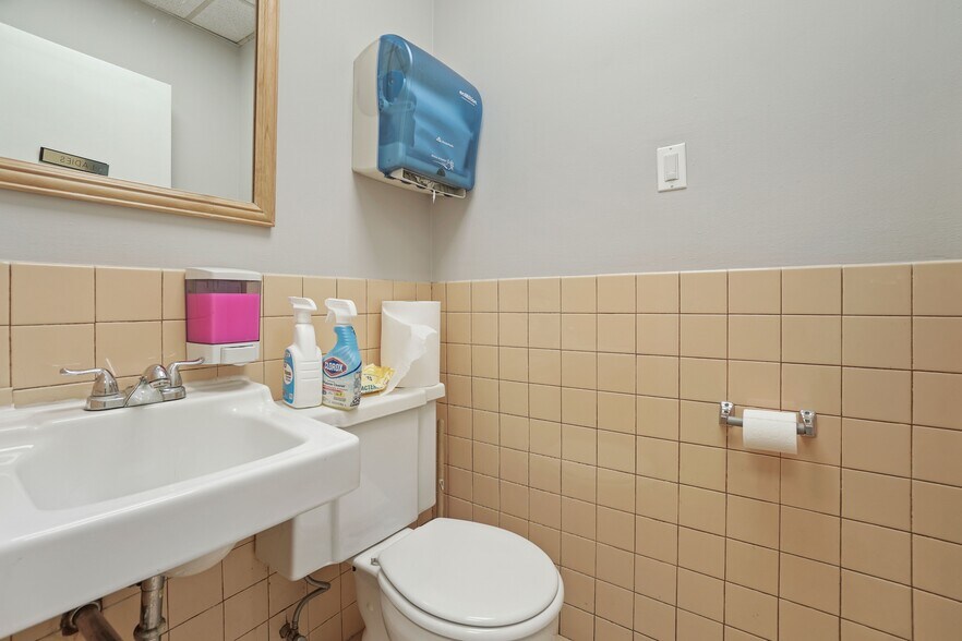 More Photos Of 8057 N Milwaukee Ave, Niles General Retail For Sale