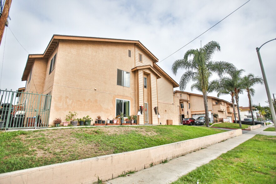More Photos Of 3627 W 11th St, Santa Ana Apartments For Sale
