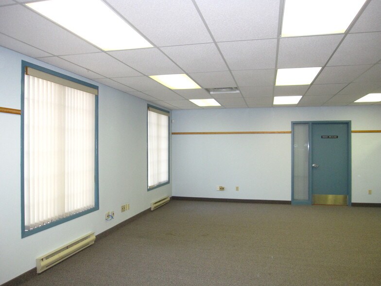 More Photos Of 200 McNab St, Brockton Medical For Lease