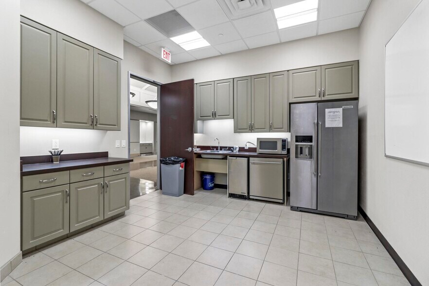More Photos Of 1600 N Redbud Blvd, McKinney Office For Sale