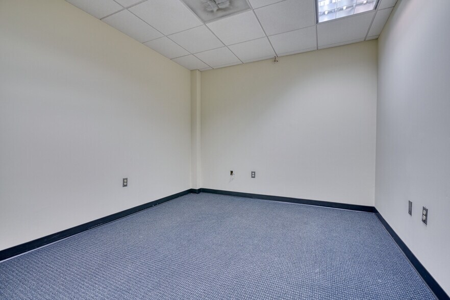 More Photos Of 438 N Frederick Ave, Gaithersburg Medical For Sale