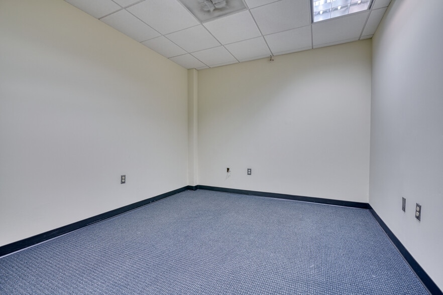 More Photos Of 438 N Frederick Ave, Gaithersburg Medical For Sale