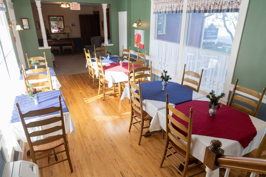 More Photos Of 1111 Washington St, Pella Hospitality For Sale
