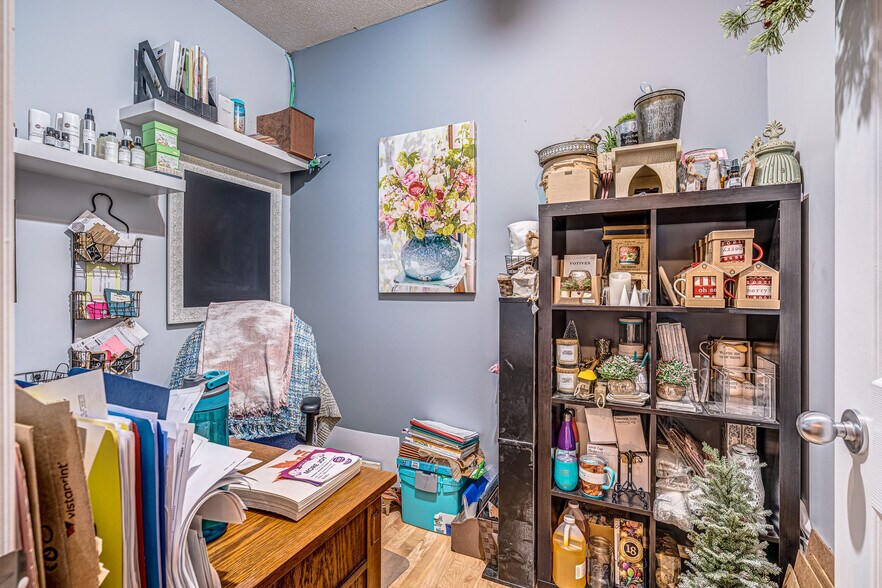 More Photos Of 23 Railway Av, Marwayne Storefront For Sale