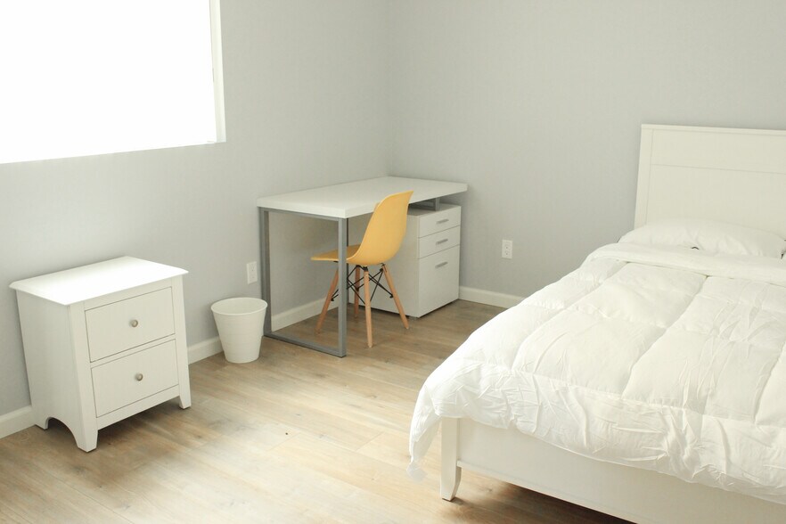 More Photos Of 1259 W 36th Pl, Los Angeles Apartments For Sale