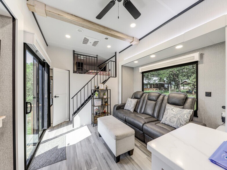 More Photos Of 16064 Mulberry Dr, Little Elm Hospitality For Sale