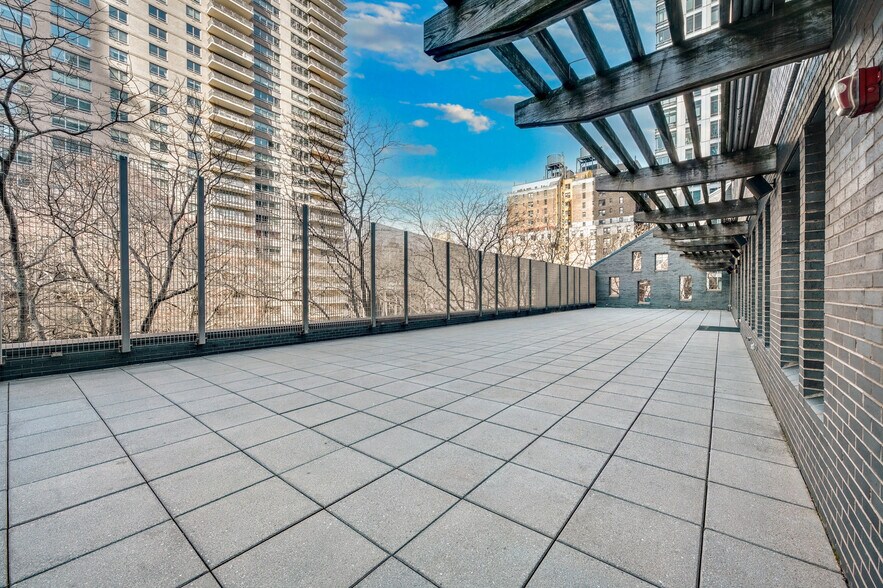 More Photos Of 180 Amsterdam Ave, New York Religious Facility For Lease