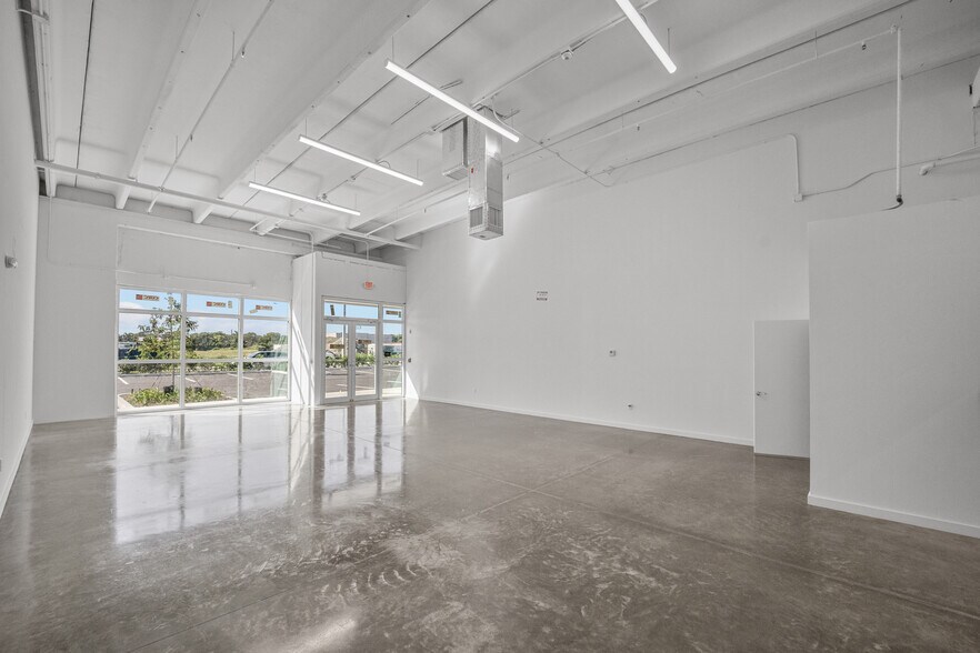 More Photos Of 4760 Woolbright Rd, Village Of Golf Flex For Lease