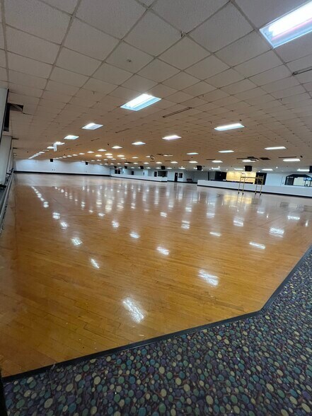More Photos Of 1150 S Sheridan Rd, Tulsa Sports And Entertainment For Sale