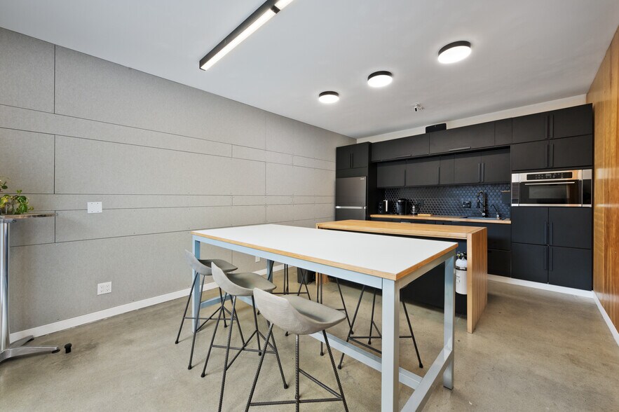 More Photos Of 12421 Venice Blvd, Los Angeles Loft Creative Space For Lease