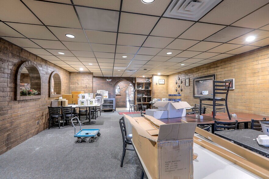 More Photos Of 330 E 135th St, Kansas City Restaurant For Sale