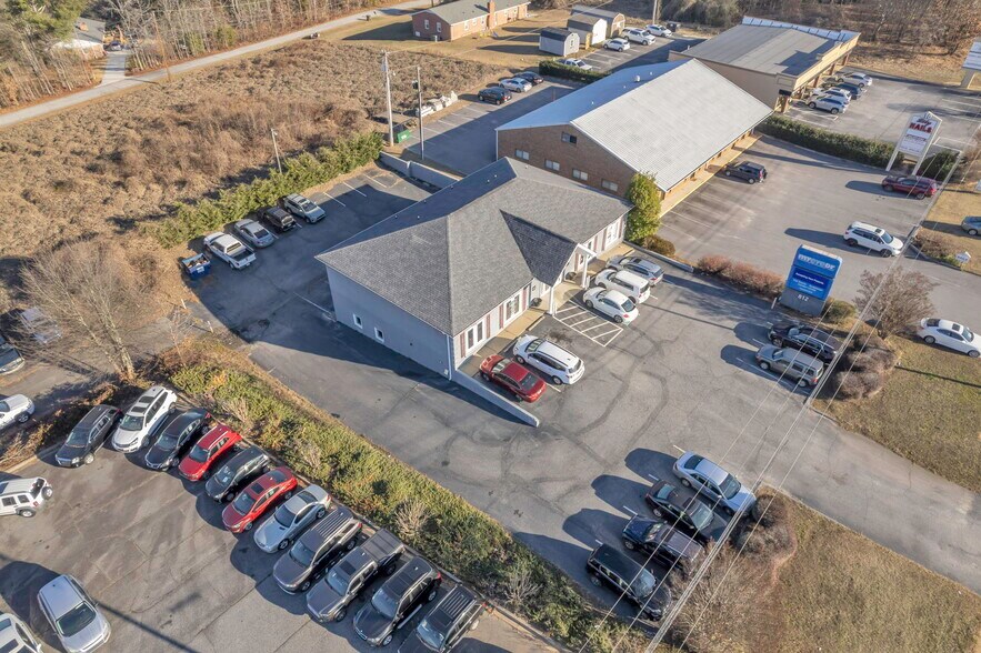 More Photos Of 812 W Wade Hampton Blvd, Greer Office Residential For Lease