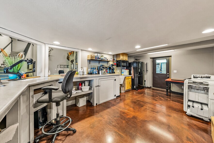 More Photos Of 3811 Crater Lake Hwy, Medford Warehouse For Sale