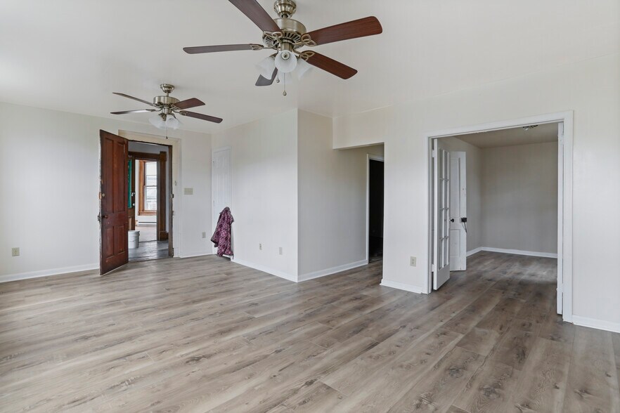 More Photos Of 102-104 N Main St, Edinburg Storefront Retail Residential For Sale