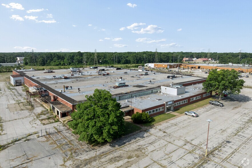 More Photos Of 1185 E Keating Ave, Muskegon Manufacturing For Sale
