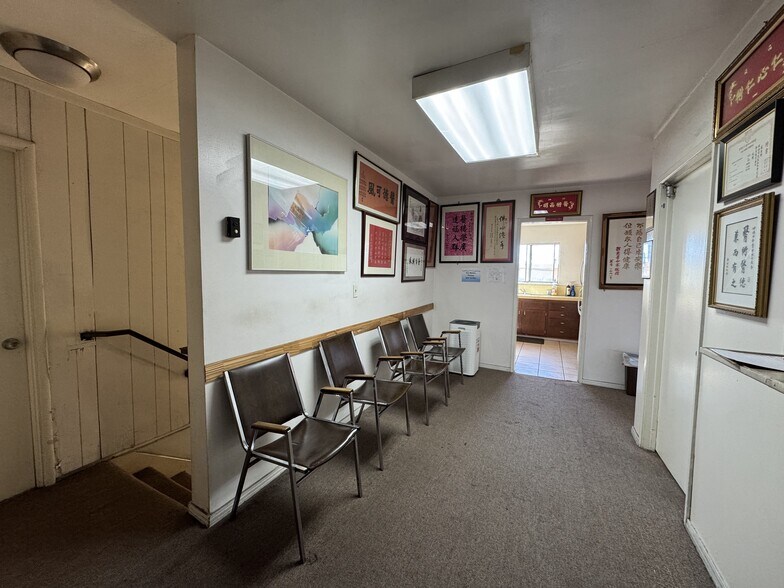 More Photos Of 630 W College St, Los Angeles Light Distribution For Sale