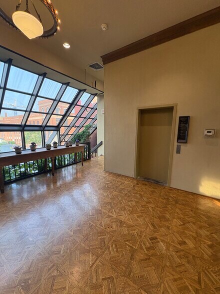 More Photos Of 108-403 4th Ave S, Franklin Storefront Retail Office For Lease