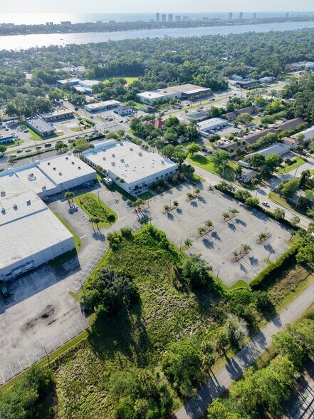 More Photos Of 298 S Yonge St, Ormond Beach General Retail For Lease