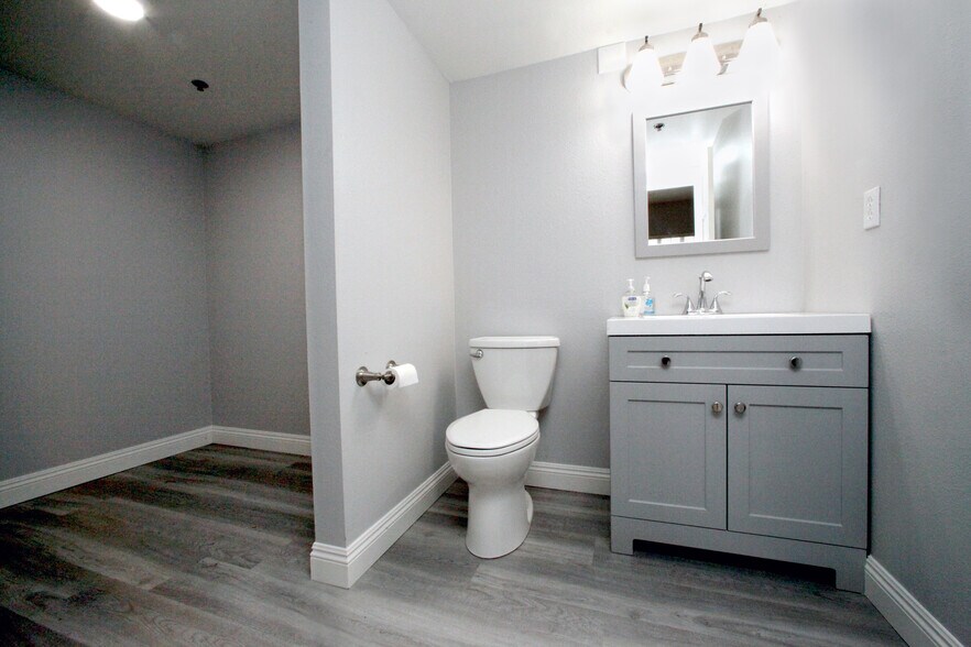 More Photos Of 8092 Warner Ave, Huntington Beach Loft Creative Space For Lease