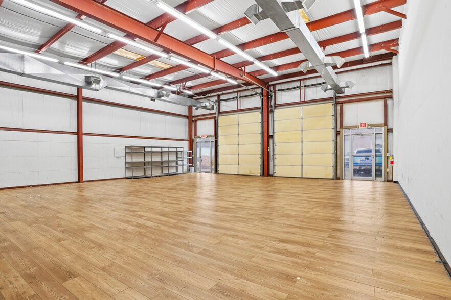 More Photos Of 43935 Commerce Ave, Hollywood Light Manufacturing For Lease