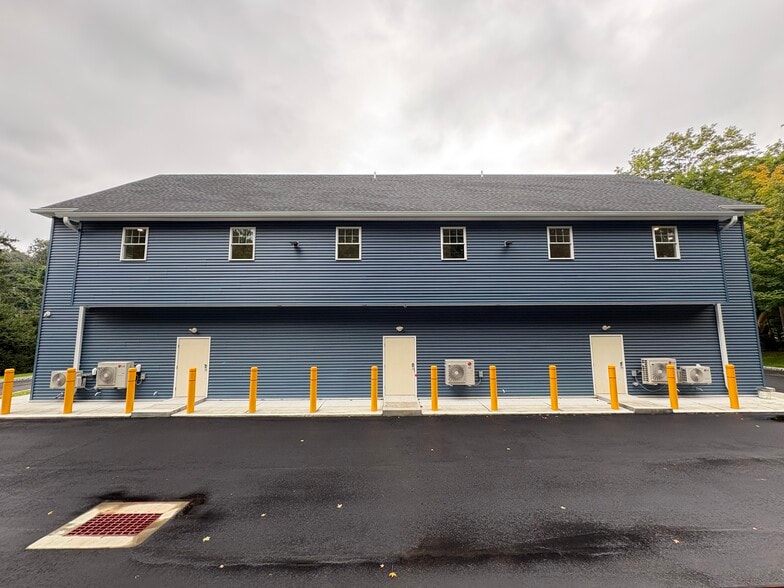 More Photos Of 1347 New Haven Rd, Naugatuck General Retail For Lease