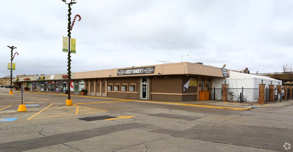 More Photos Of 604-698 N Milwaukee Ave, Prospect Heights Unknown For Lease