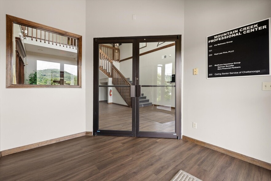 More Photos Of 901 Mountain Creek Rd, Chattanooga Office For Lease