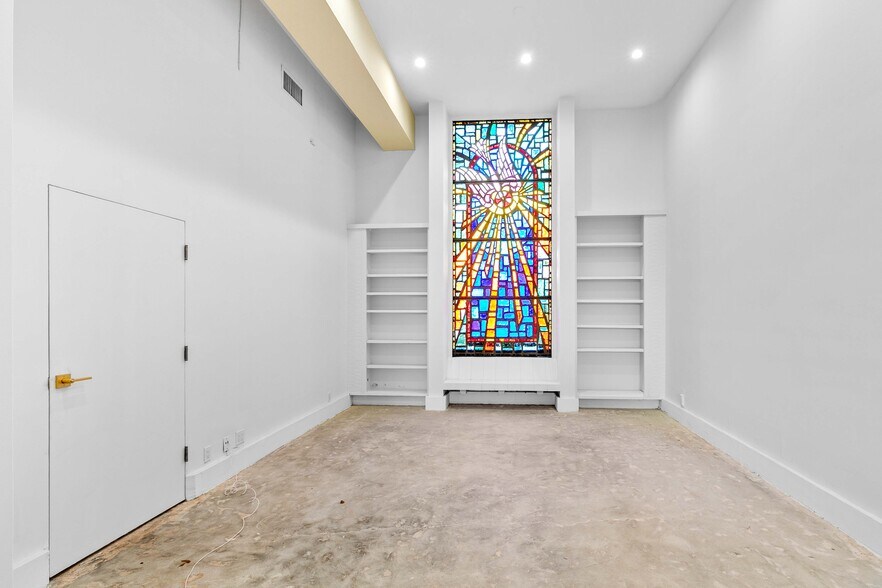 More Photos Of 210 S Kenwood St, Glendale Loft Creative Space For Lease