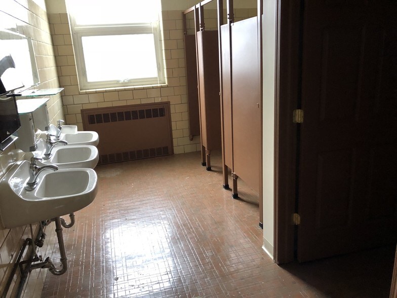 More Photos Of 18430 Utica Rd, Roseville Religious Facility For Sale