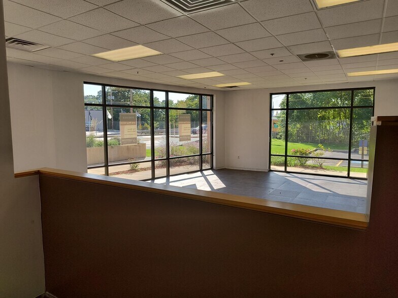 More Photos Of 275 Joliet St, Dyer Office For Sale