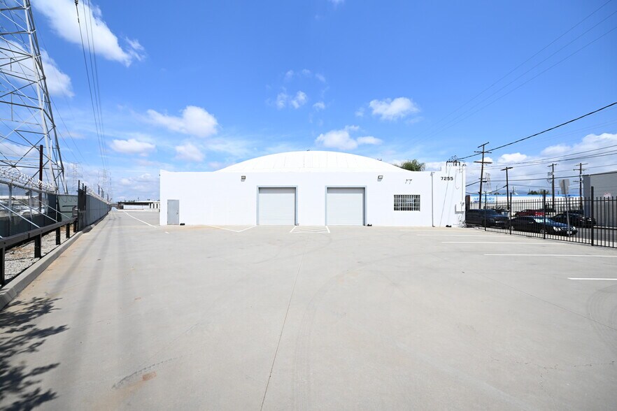 More Photos Of 7311 Radford Ave, North Hollywood Manufacturing For Lease