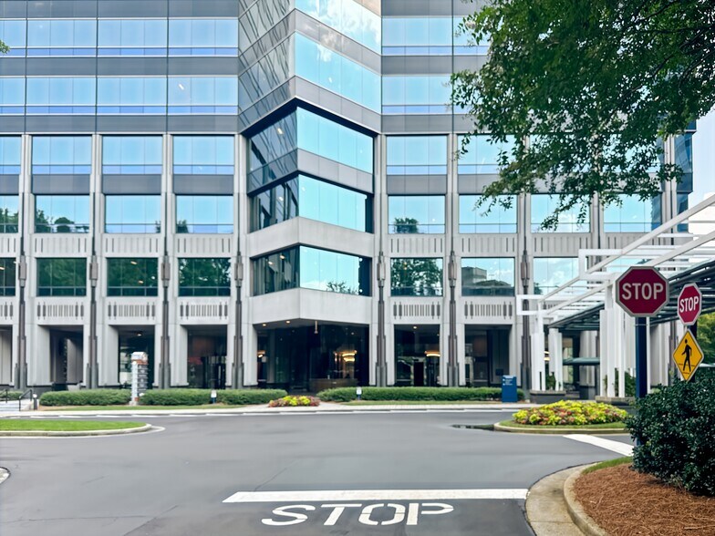 More Photos Of 5 Concourse Pky NE, Atlanta Coworking Space